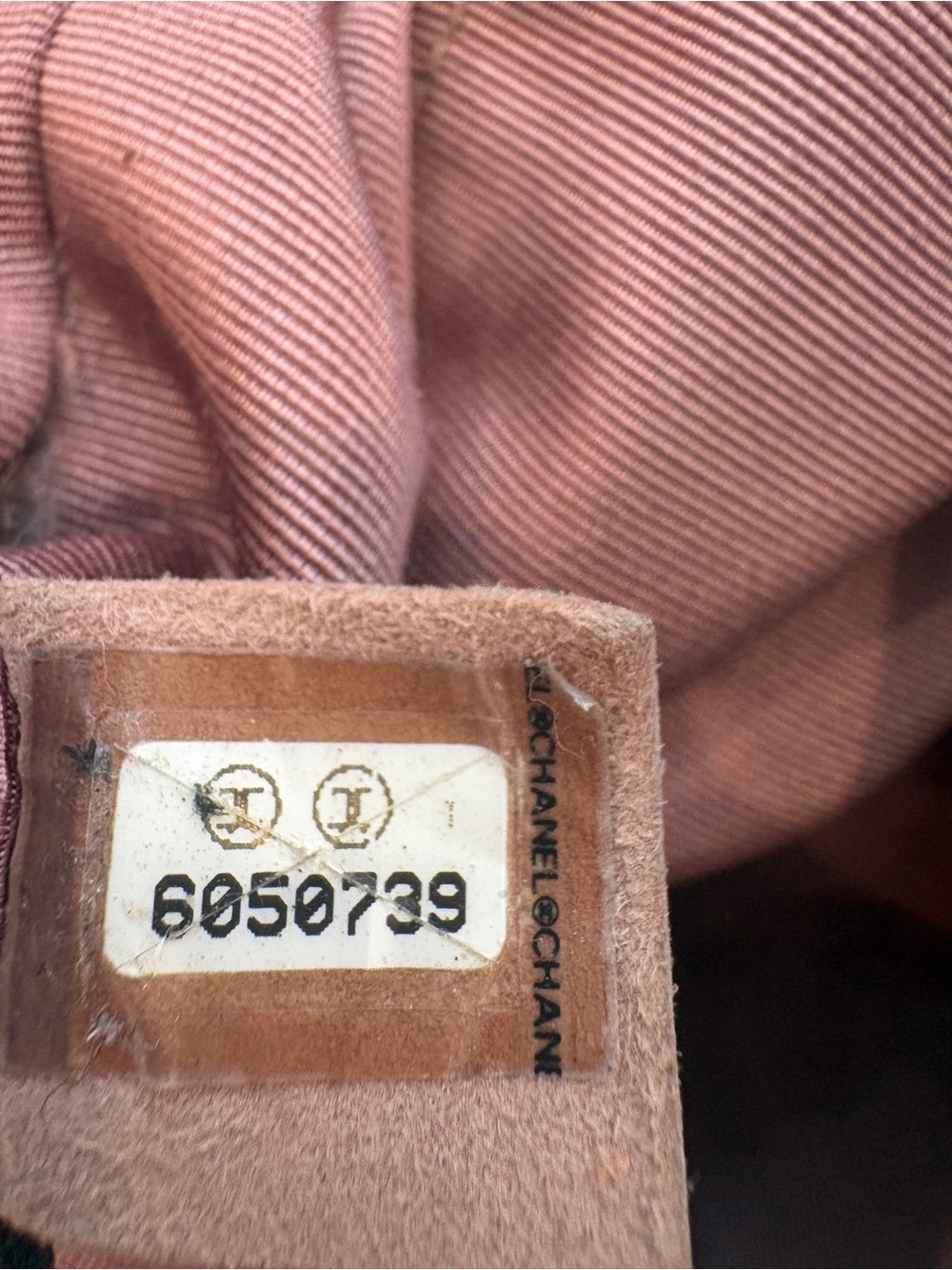 CHANEL suede chocolate bar in ballet pink/ nude - Picture 7 of 11